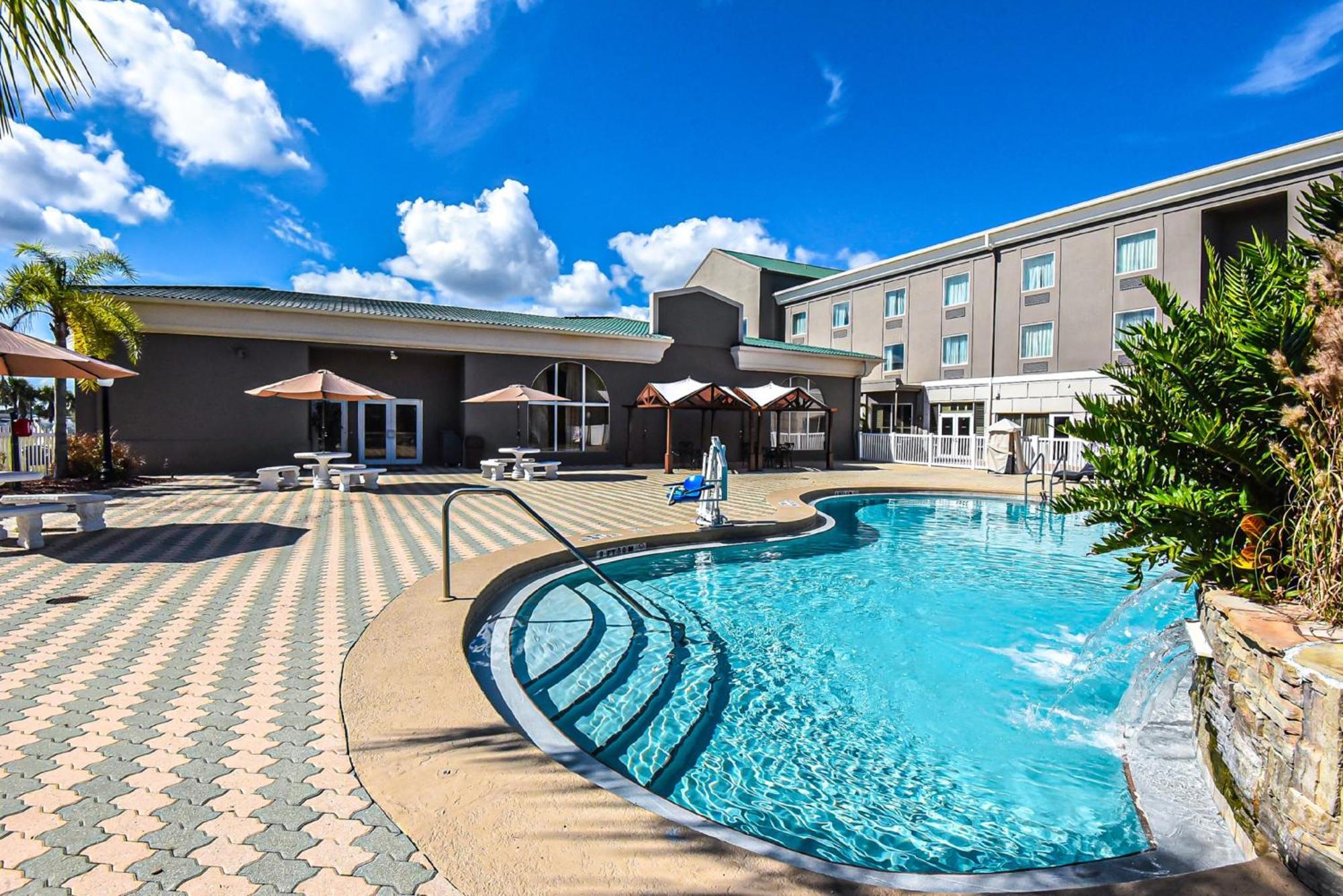 Holiday Inn Express & Suites Cocoa By Ihg Exterior photo